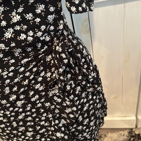 Abercrombie & Fitch Black Floral Faux Wrap Dress - Picture 2 of 4